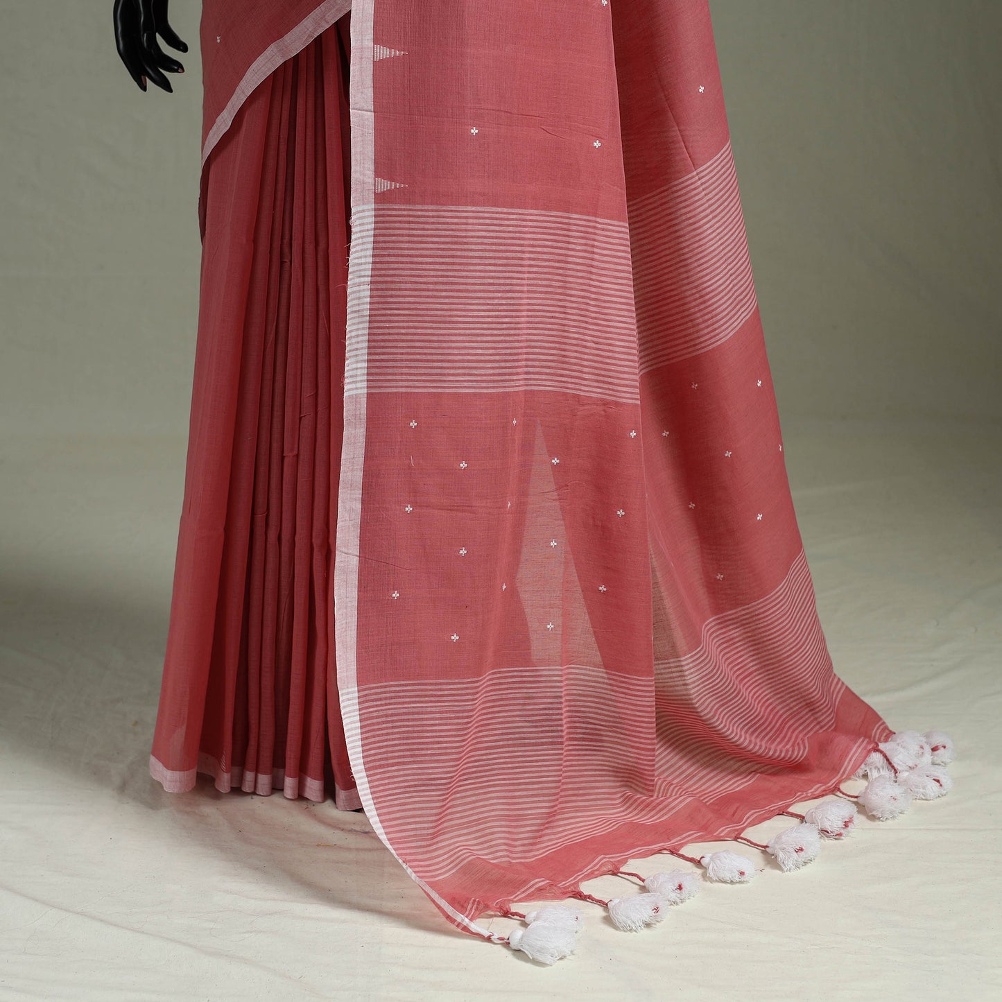 Handloom Pure Mul Cotton Phulia Jamdani Saree with Tassels  10