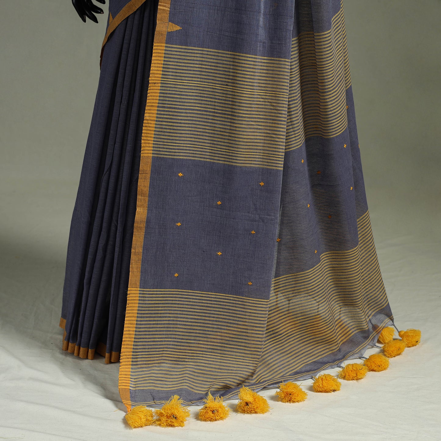 Handloom Pure Mul Cotton Phulia Jamdani Saree with Tassels  11