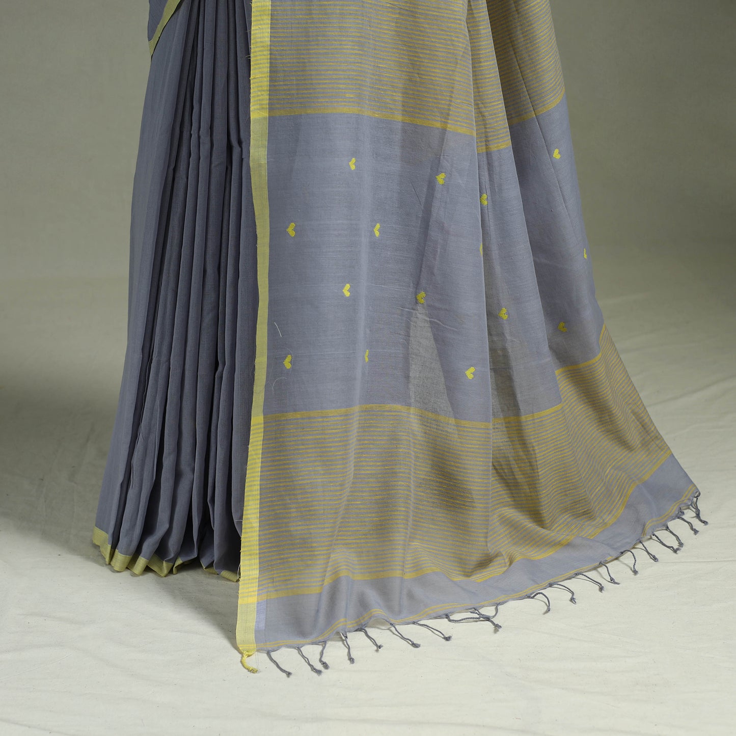 Handloom Pure Mul Cotton Phulia Jamdani Saree with Tassels  15