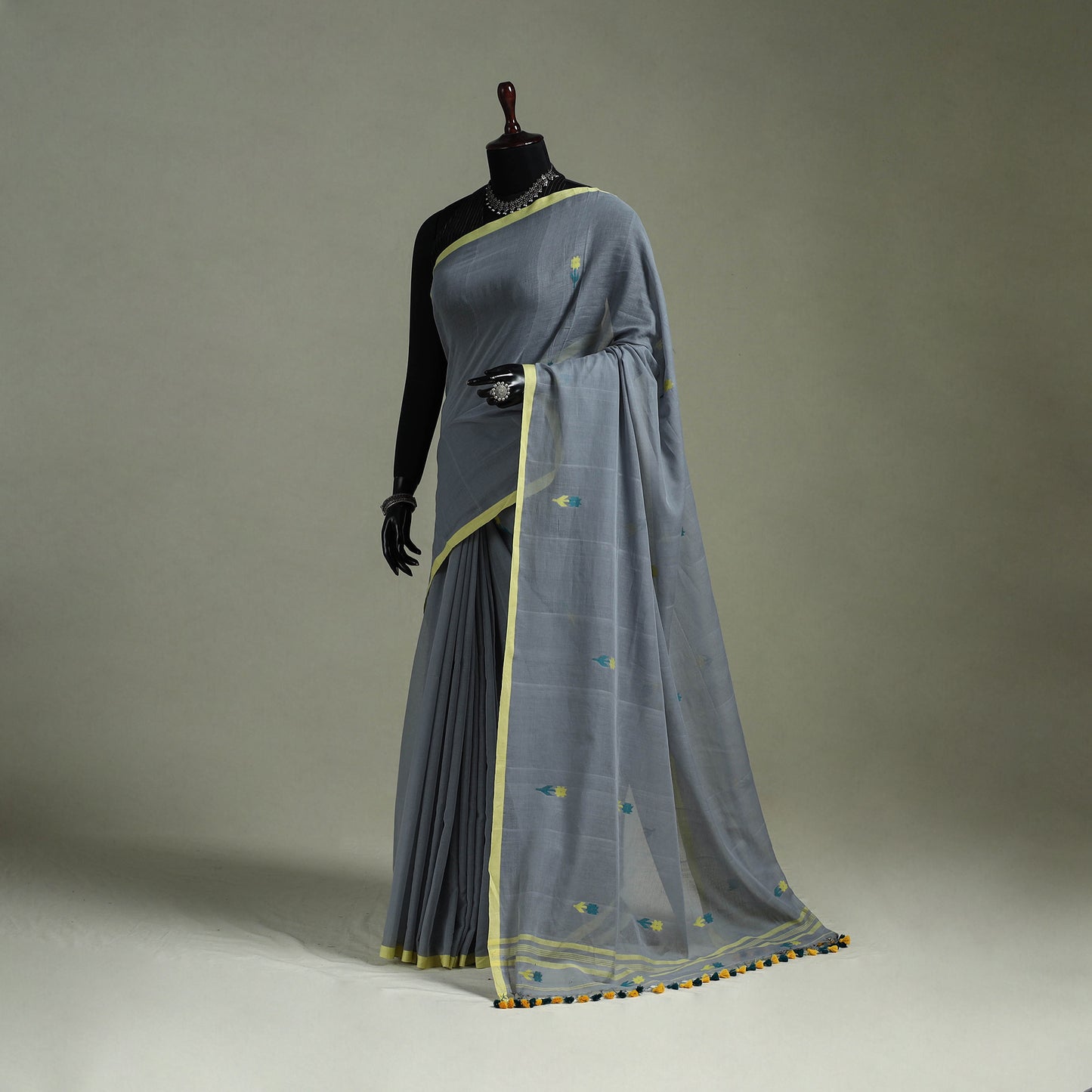 Handloom Pure Mul Cotton Phulia Jamdani Saree with Tassels  16