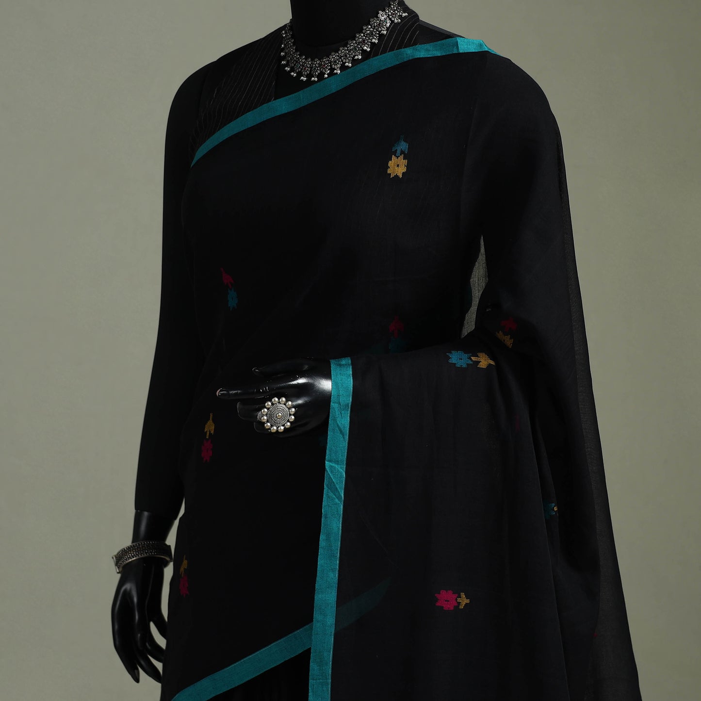 Handloom Pure Mul Cotton Phulia Jamdani Saree with Tassels  18