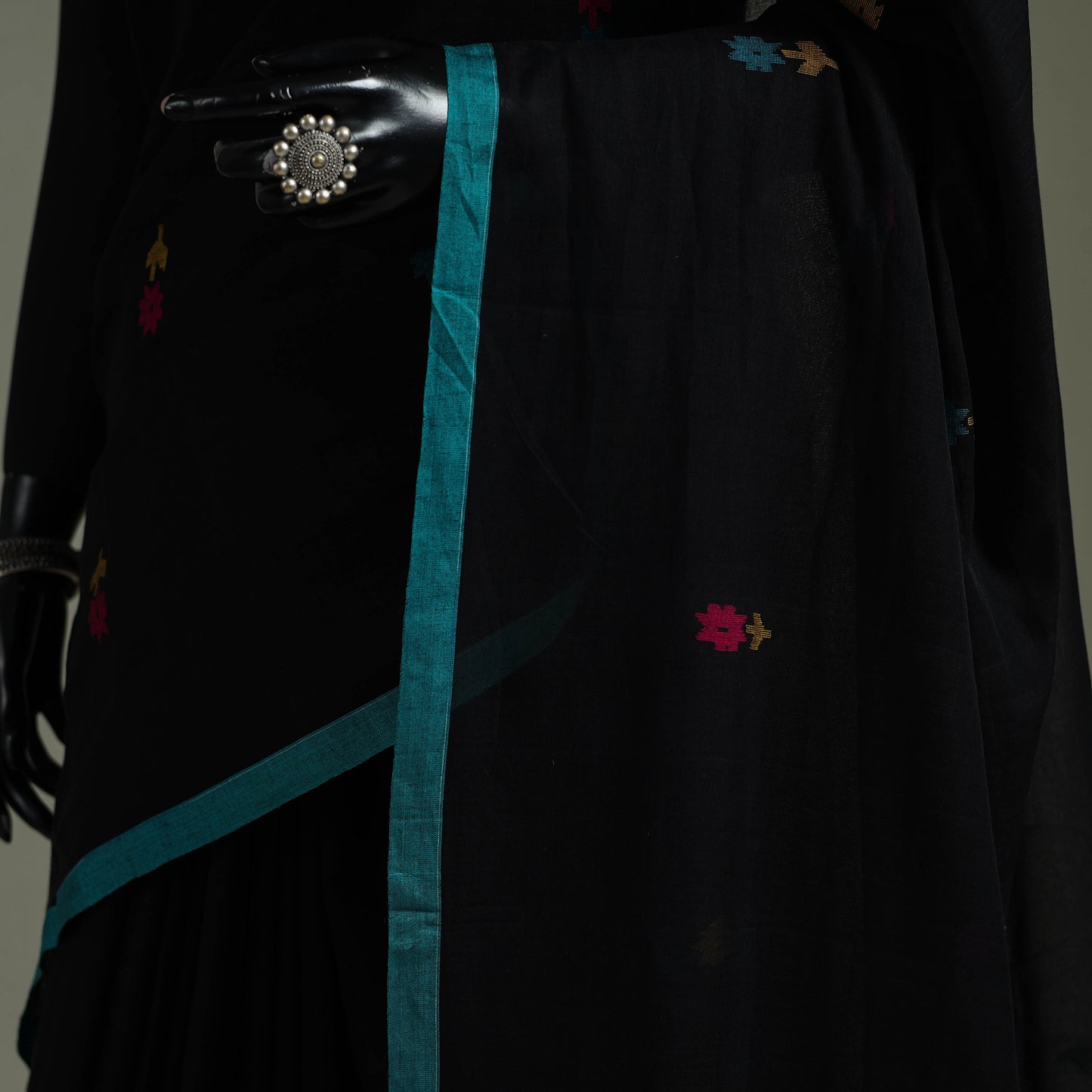 Handloom Pure Mul Cotton Phulia Jamdani Saree with Tassels  18