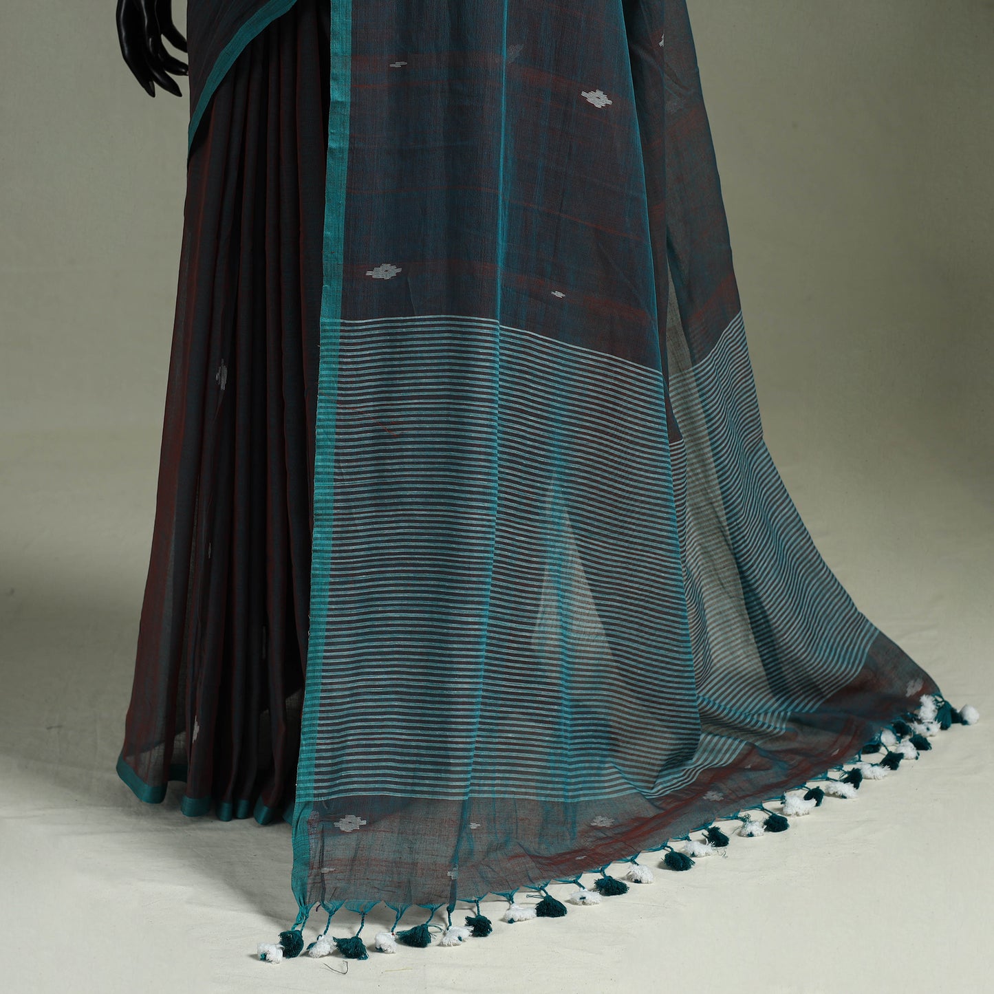 Handloom Pure Mul Cotton Phulia Jamdani Saree with Tassels 02