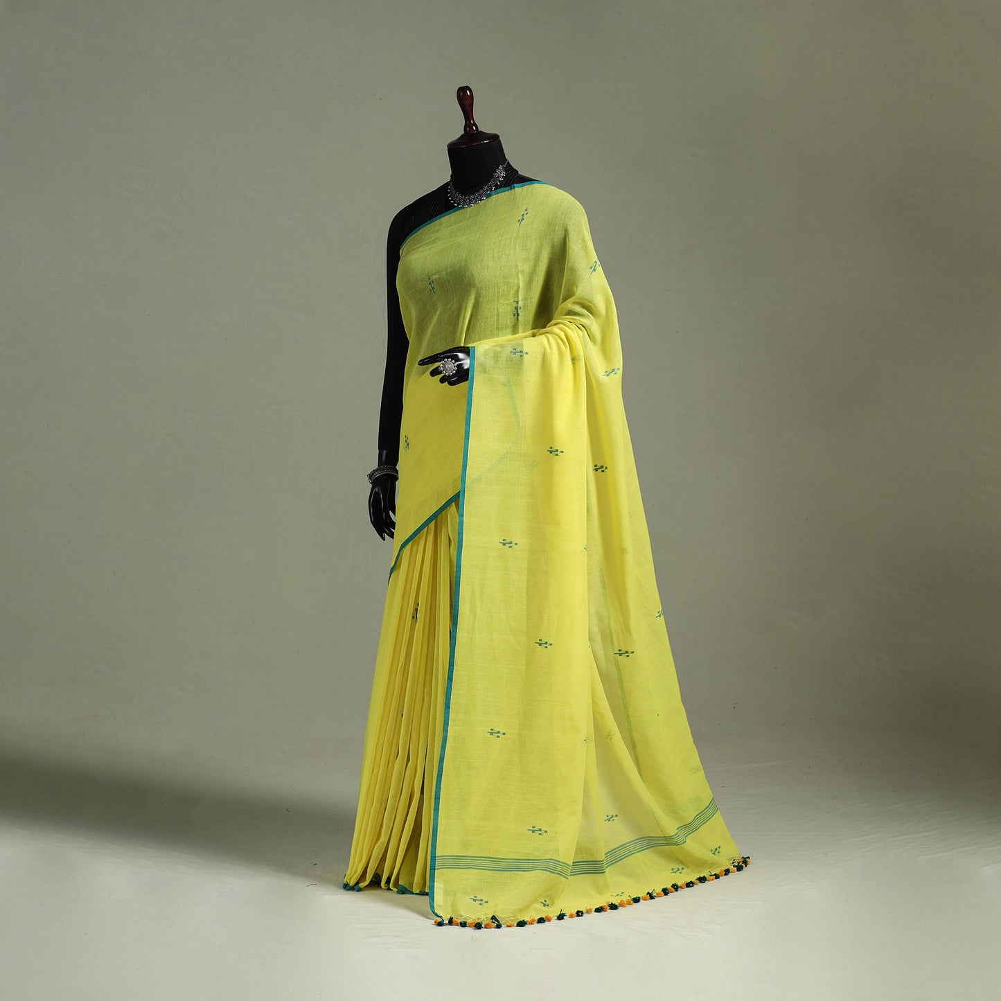 Handloom Pure Mul Cotton Phulia Jamdani Saree with Tassels  22