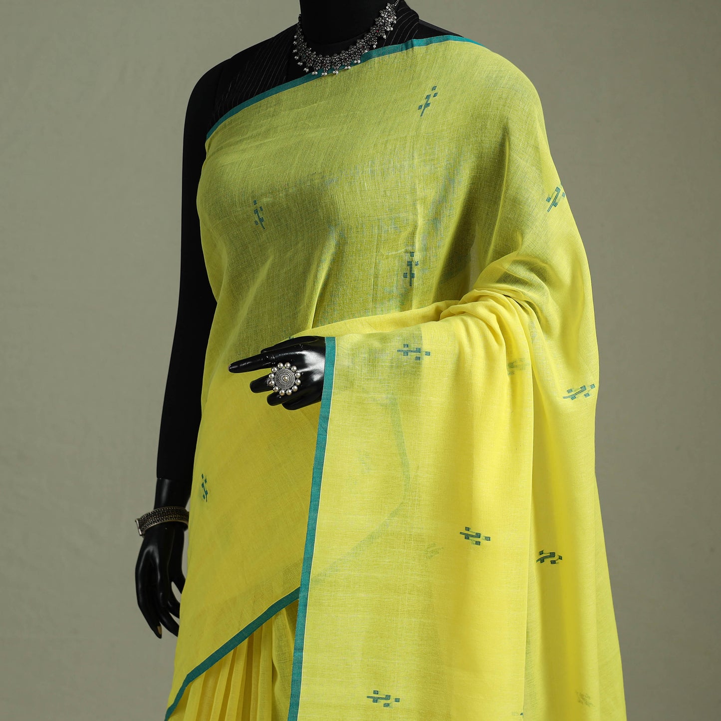 Handloom Pure Mul Cotton Phulia Jamdani Saree with Tassels  22