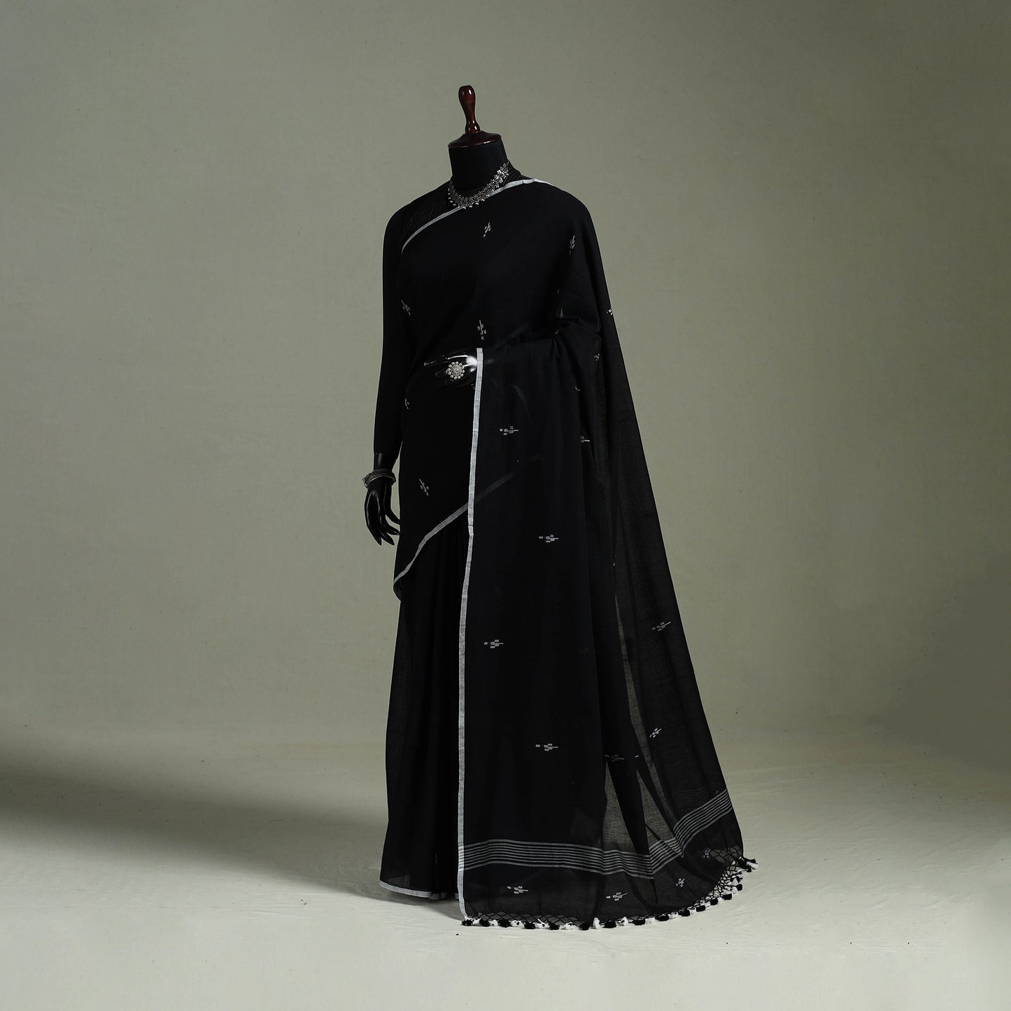 Handloom Pure Mul Cotton Phulia Jamdani Saree with Tassels  24