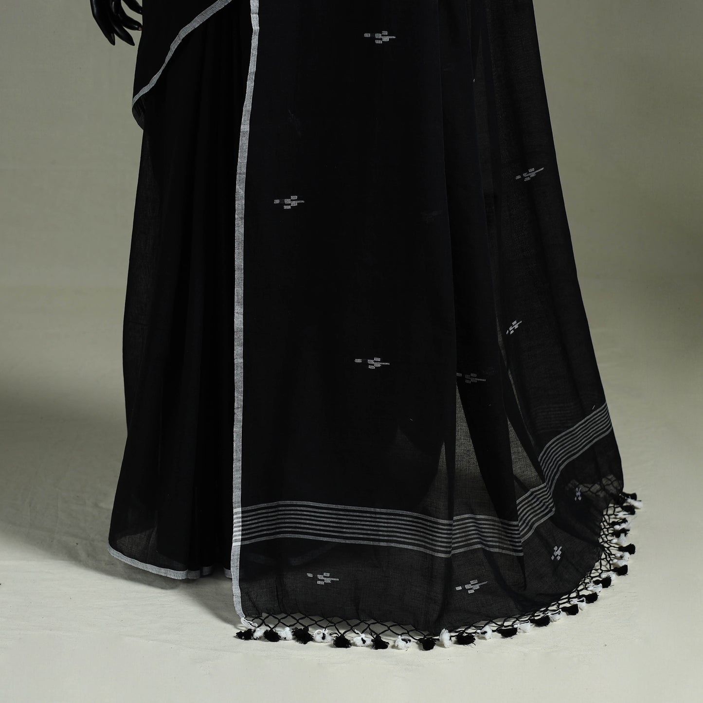 Handloom Pure Mul Cotton Phulia Jamdani Saree with Tassels  24