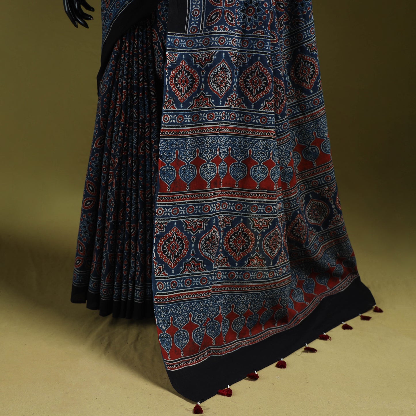 Kutch Hand Block Print Natural Dyed Pure Mul Cotton Ajrakh Saree with Tassels 01