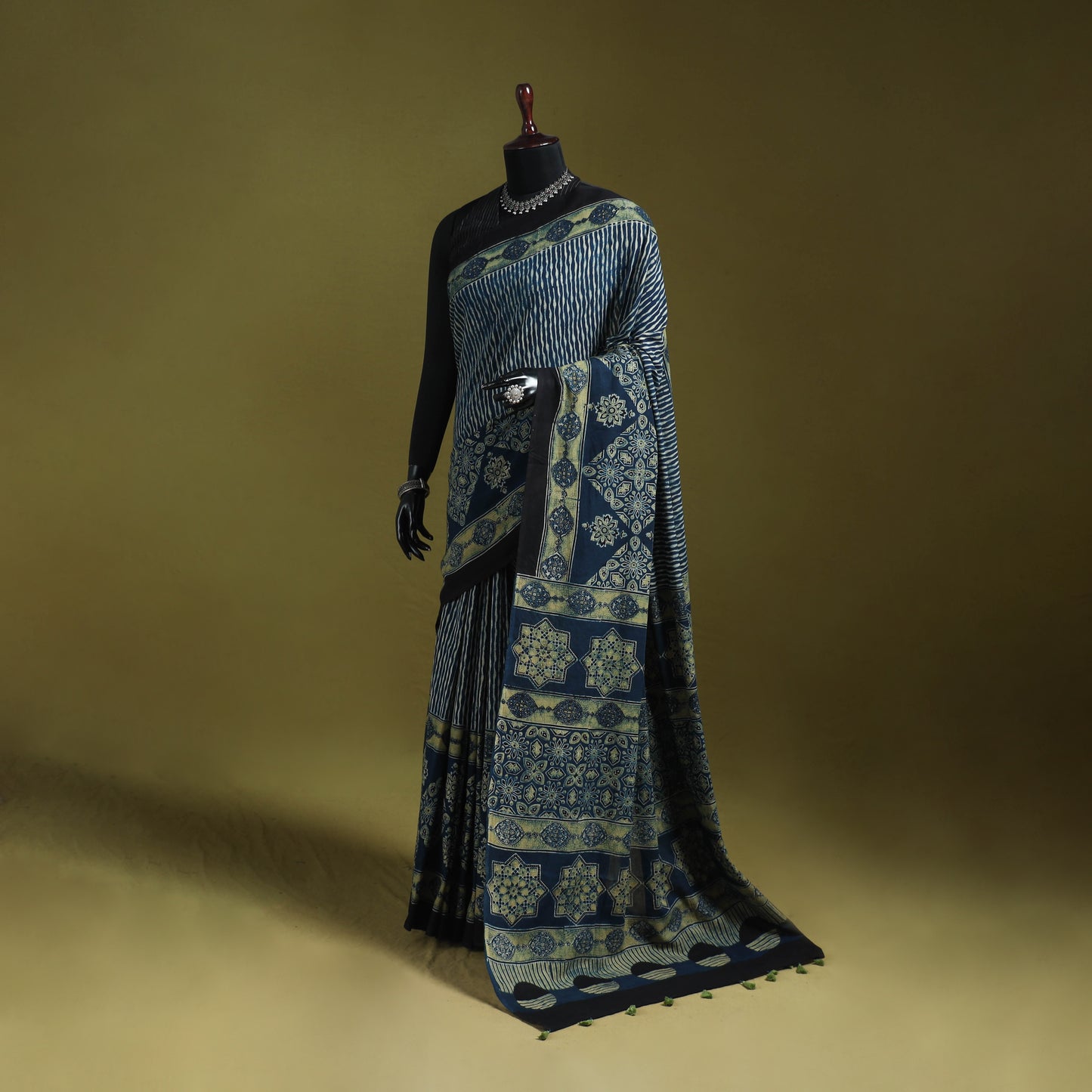 Kutch Hand Block Print Natural Dyed Pure Mul Cotton Ajrakh Saree with Tassels 02