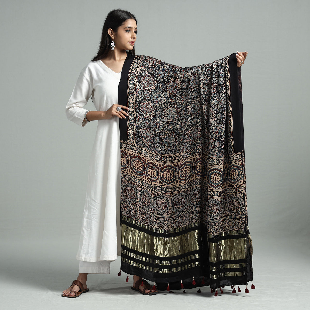 ajrakh dupatta