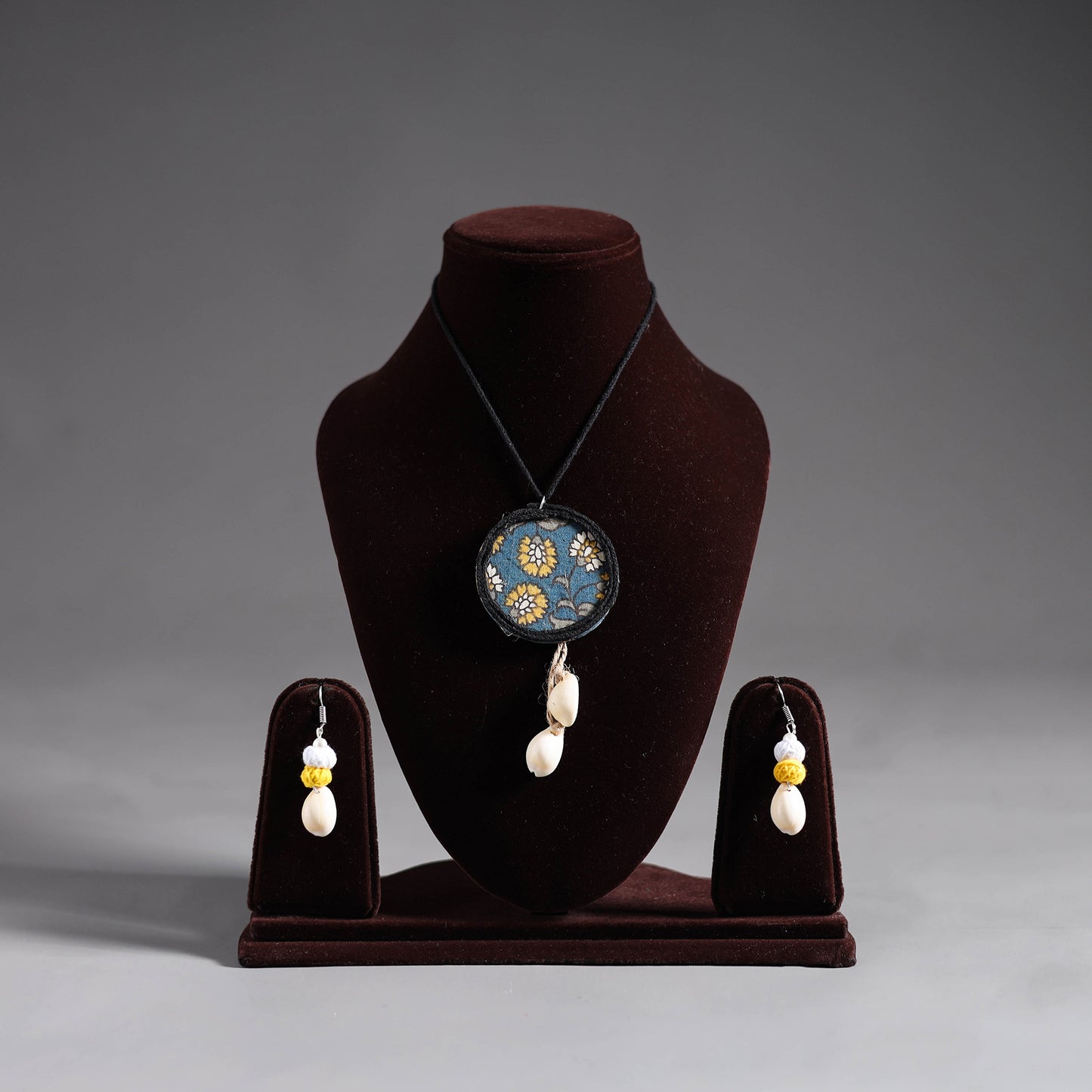 Multicolor - handmade fabart shell work necklace set 05