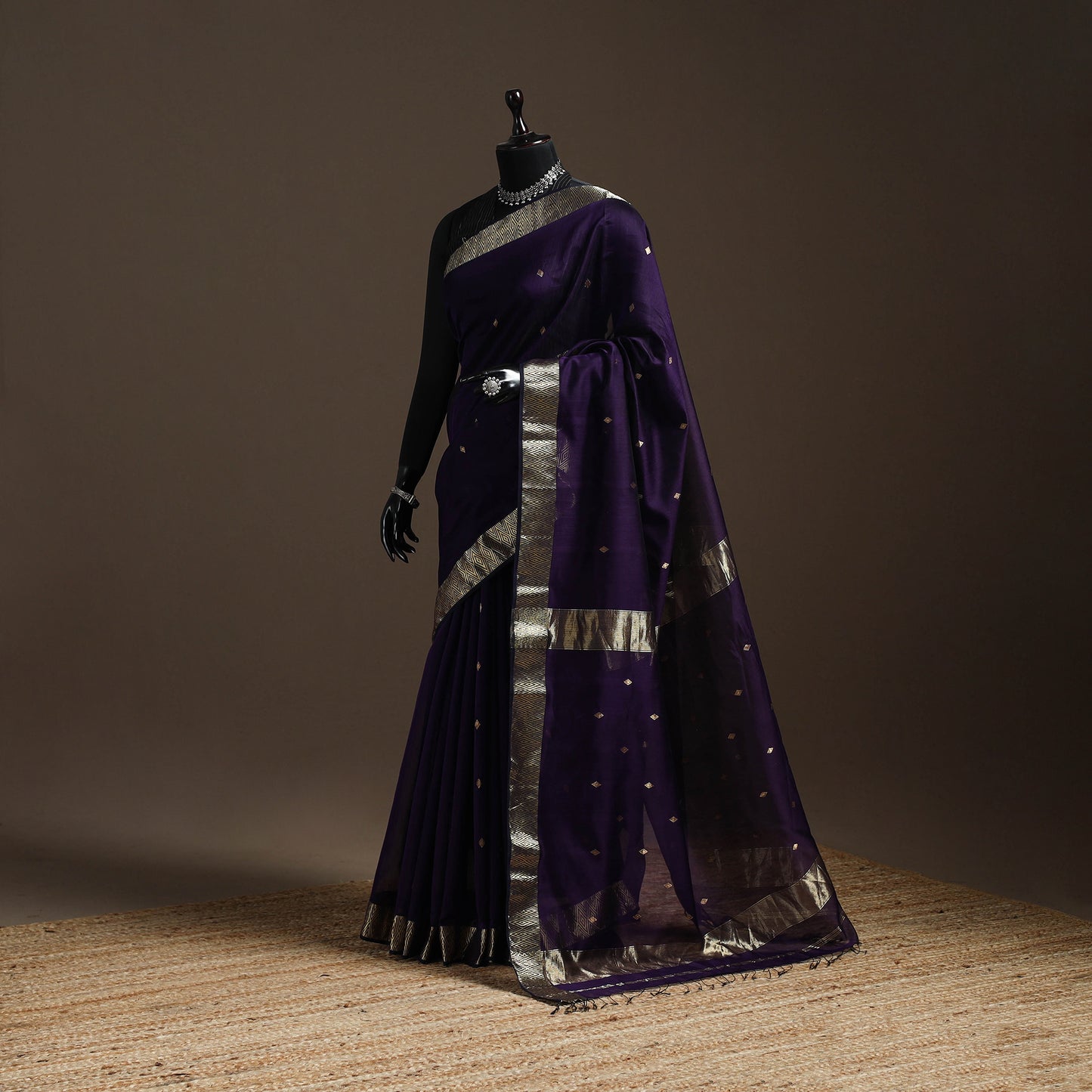 Handloom Maheshwari Saree with Zari Border 32