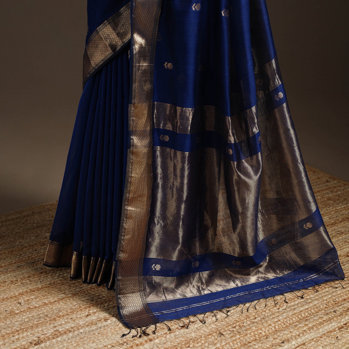 Handloom Buti Maheshwari Saree with Zari Border 25
