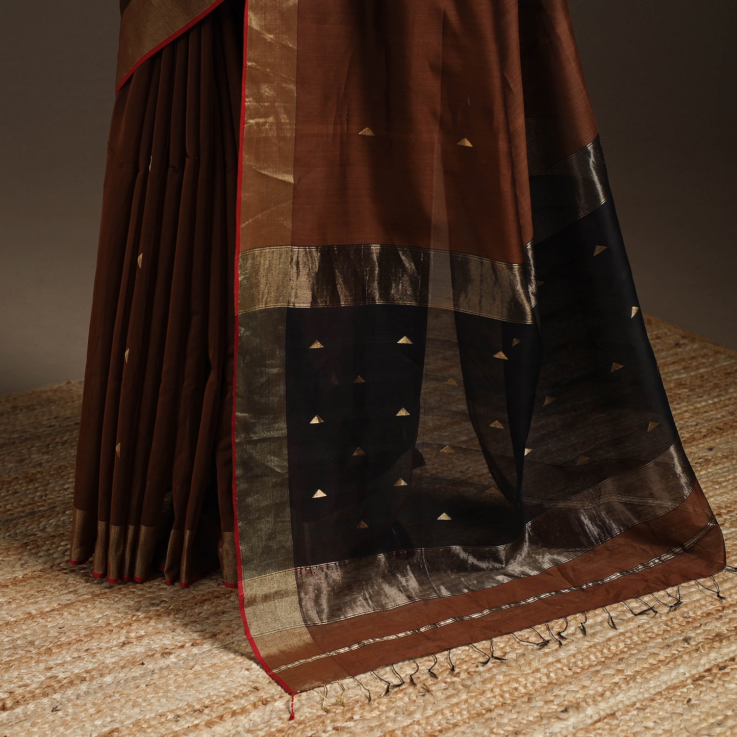 Handloom Buti Maheshwari Saree with Zari Border 21