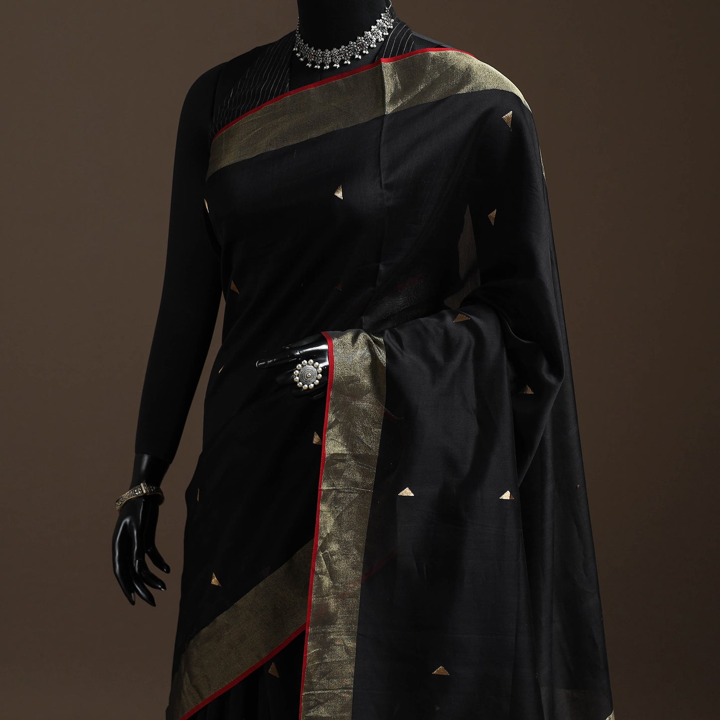 Handloom Buti Maheshwari Saree with Zari Border 20