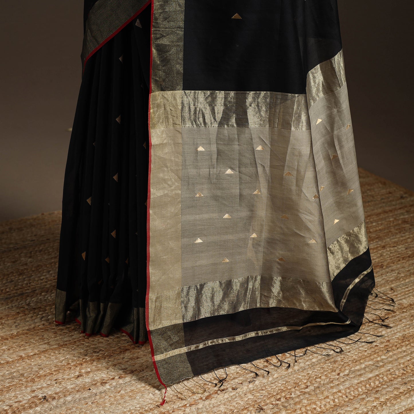 Handloom Buti Maheshwari Saree with Zari Border 20