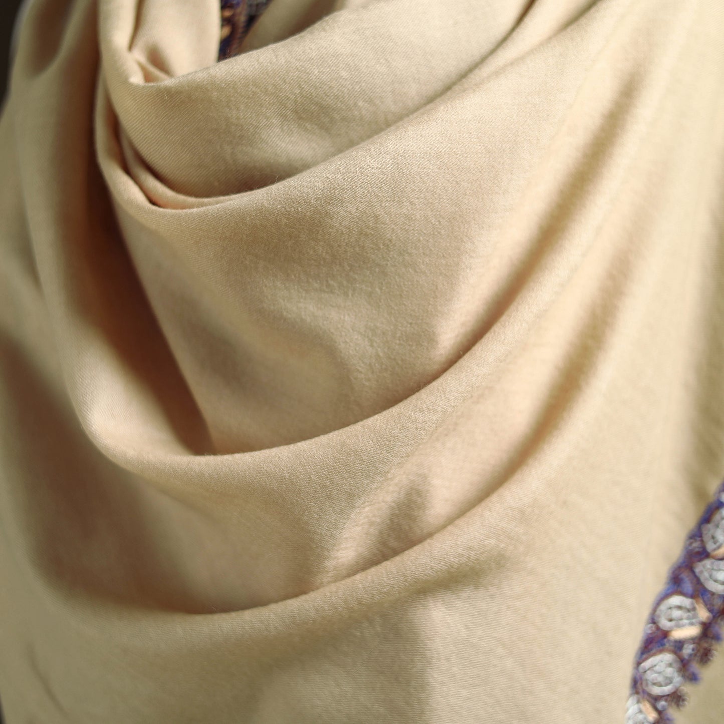 Kashmiri Sozni Hand Embroidered Pure Handwoven Merino Wool Shawl 02