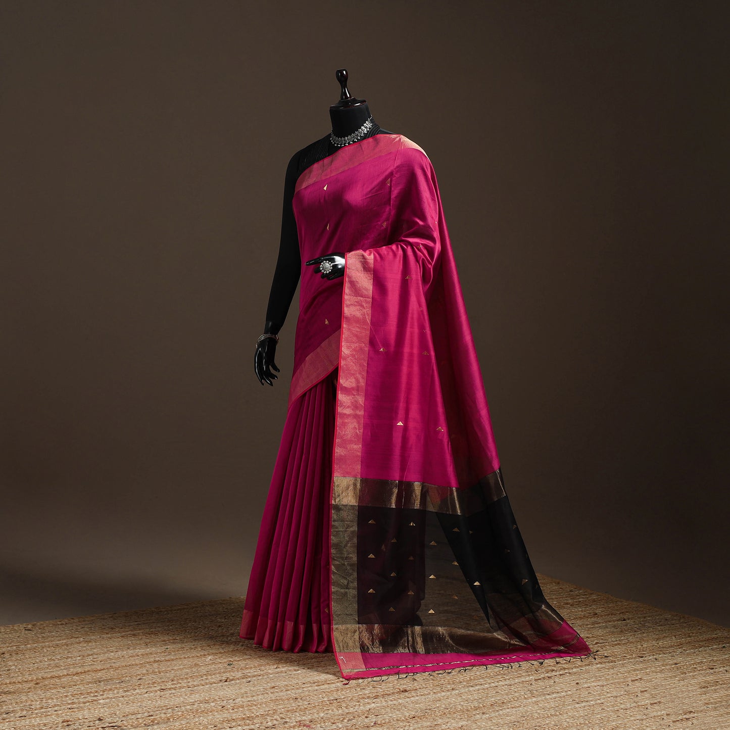 Handloom Buti Maheshwari Saree with Zari Border 19