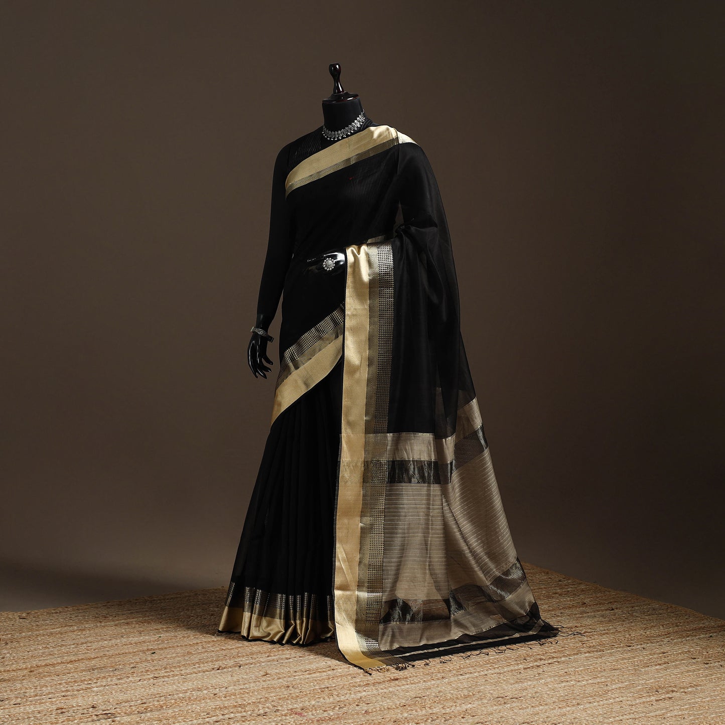 Handloom Maheshwari Saree with Resham Zari Border 18