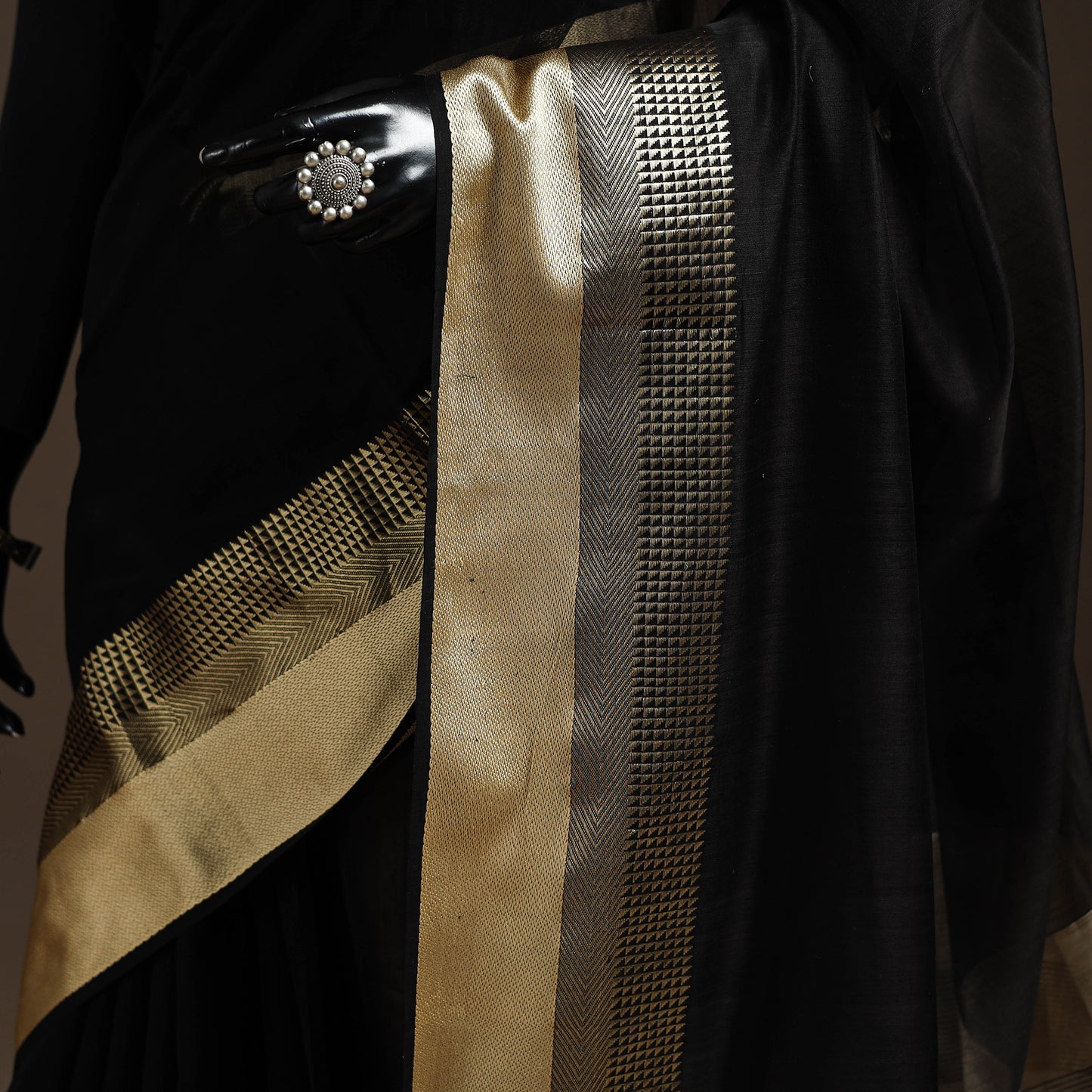 Handloom Maheshwari Saree with Resham Zari Border 18