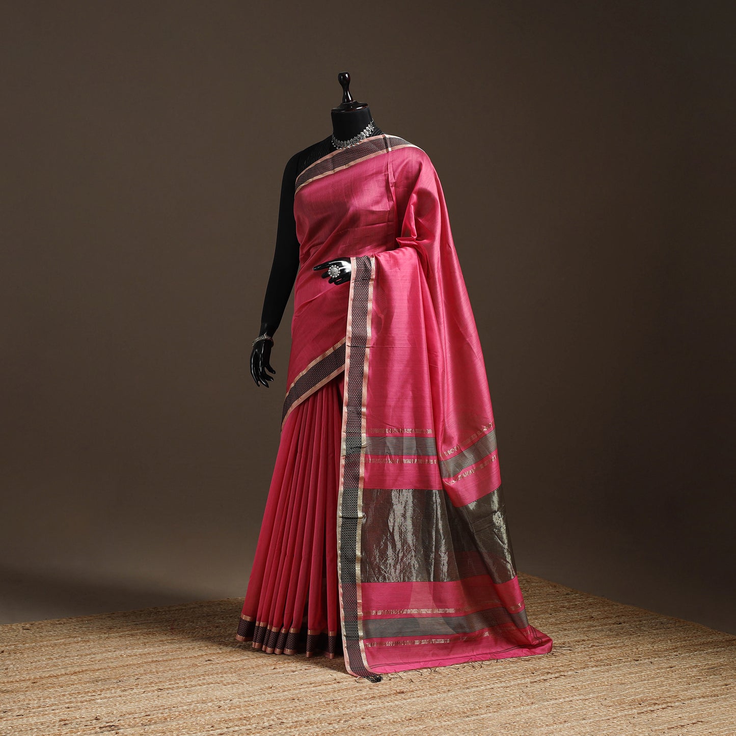 Handloom Maheshwari Saree with Thread Border 12