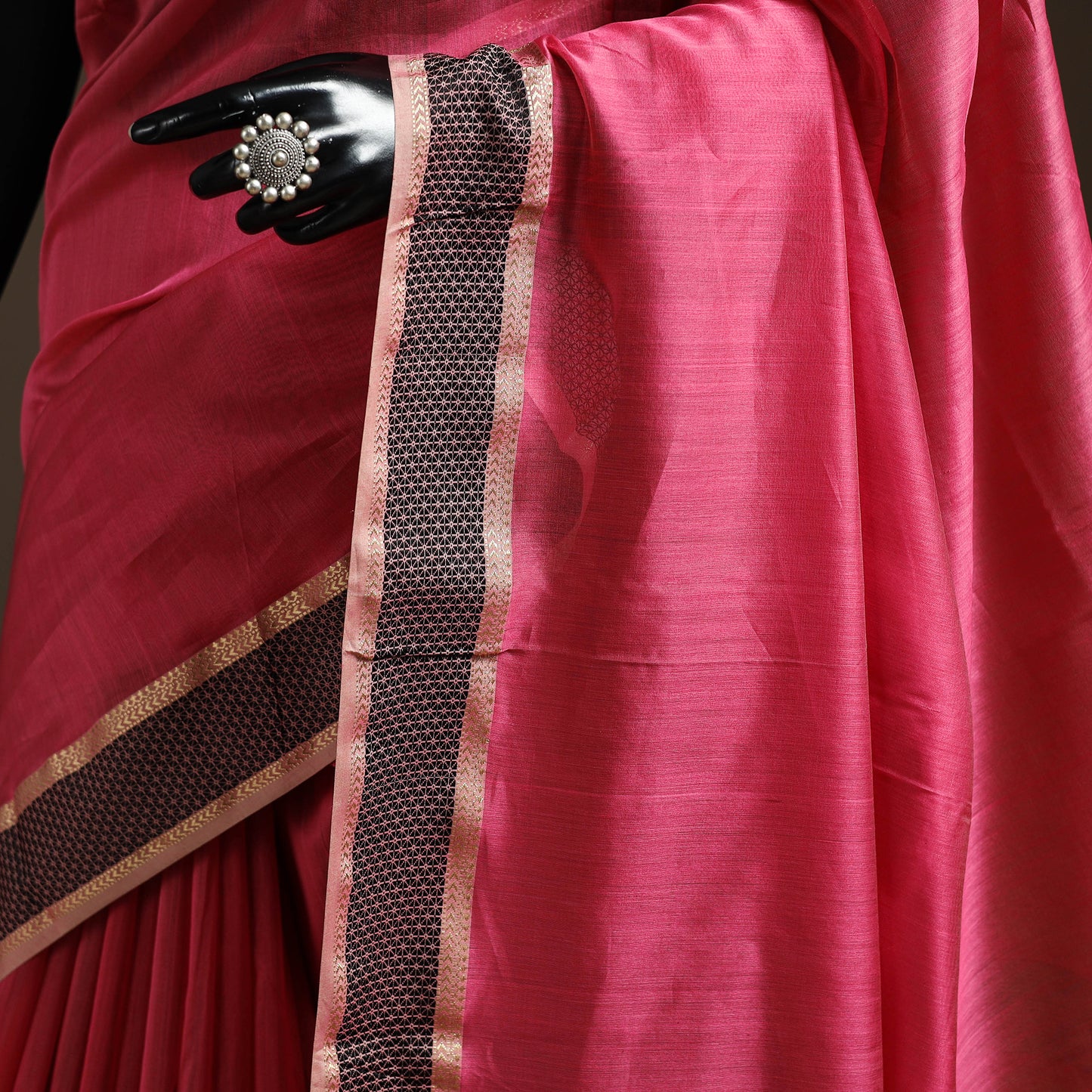Handloom Maheshwari Saree with Thread Border 12