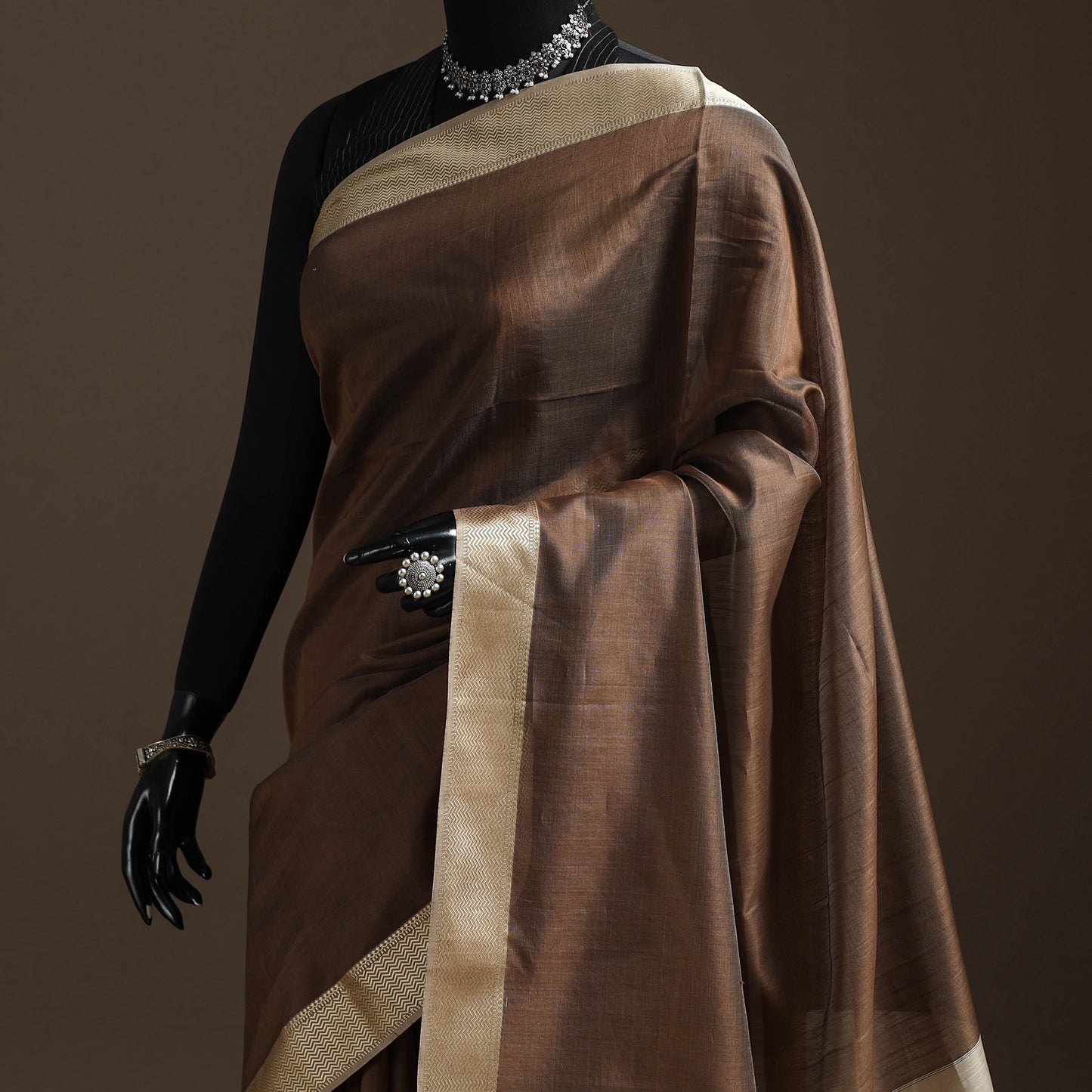 Handloom Maheshwari Saree with Zari Border 02