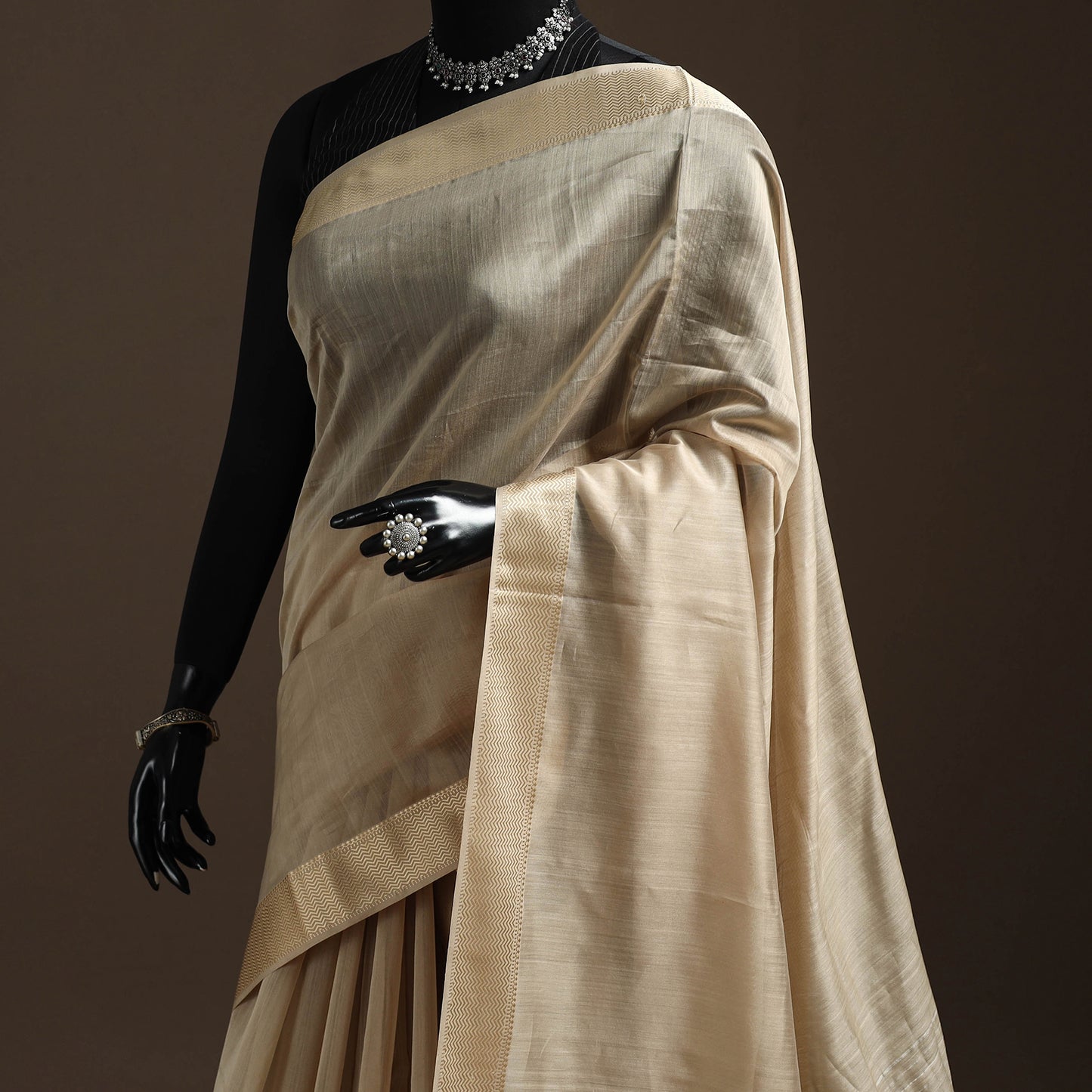 Handloom Maheshwari Saree with Zari Border 01