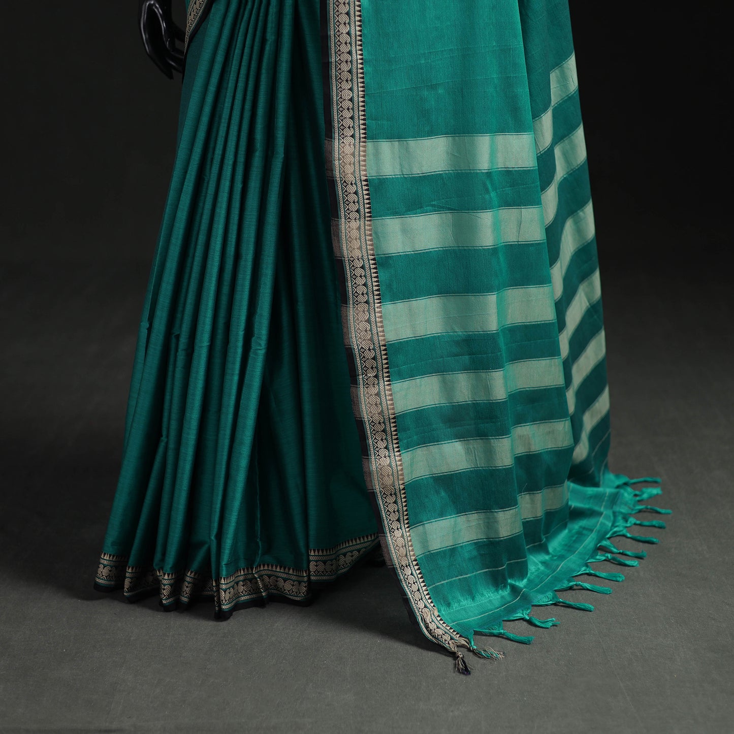 Dharwad Woven Mercerised Cotton Saree with Border 15