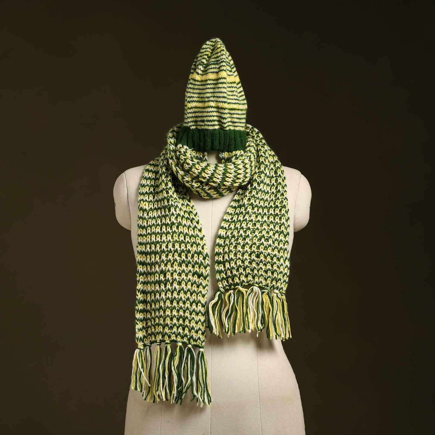 Green - kumaun hand knitted woollen muffler cap 52