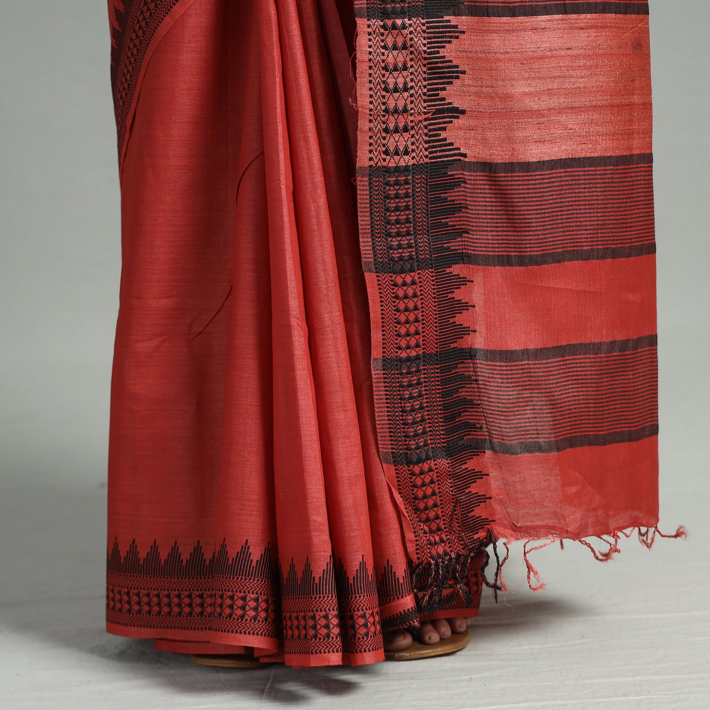 Traditional Vidarbha Tussar Silk Cotton Handloom Saree with Woven Border 34