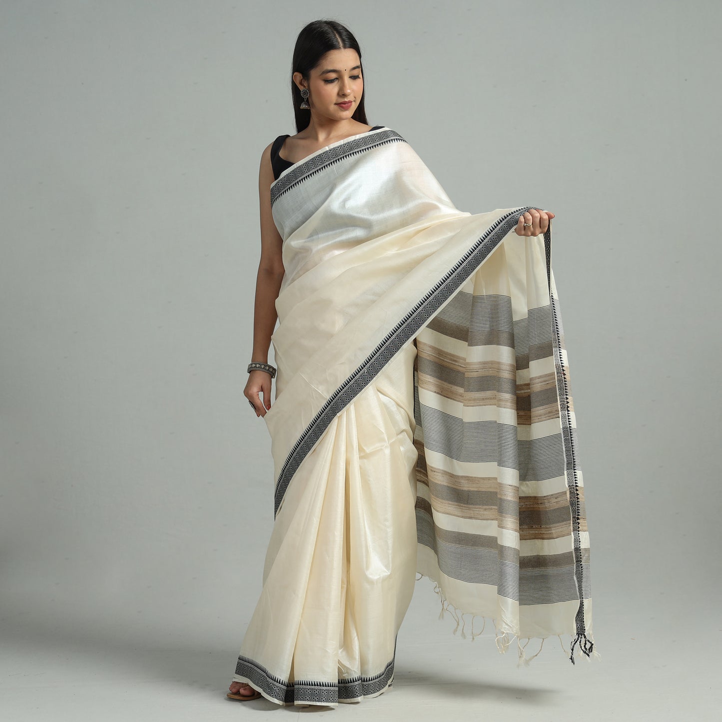 White - Traditional Vidarbha Tussar Silk Handloom Saree with Woven Border 37