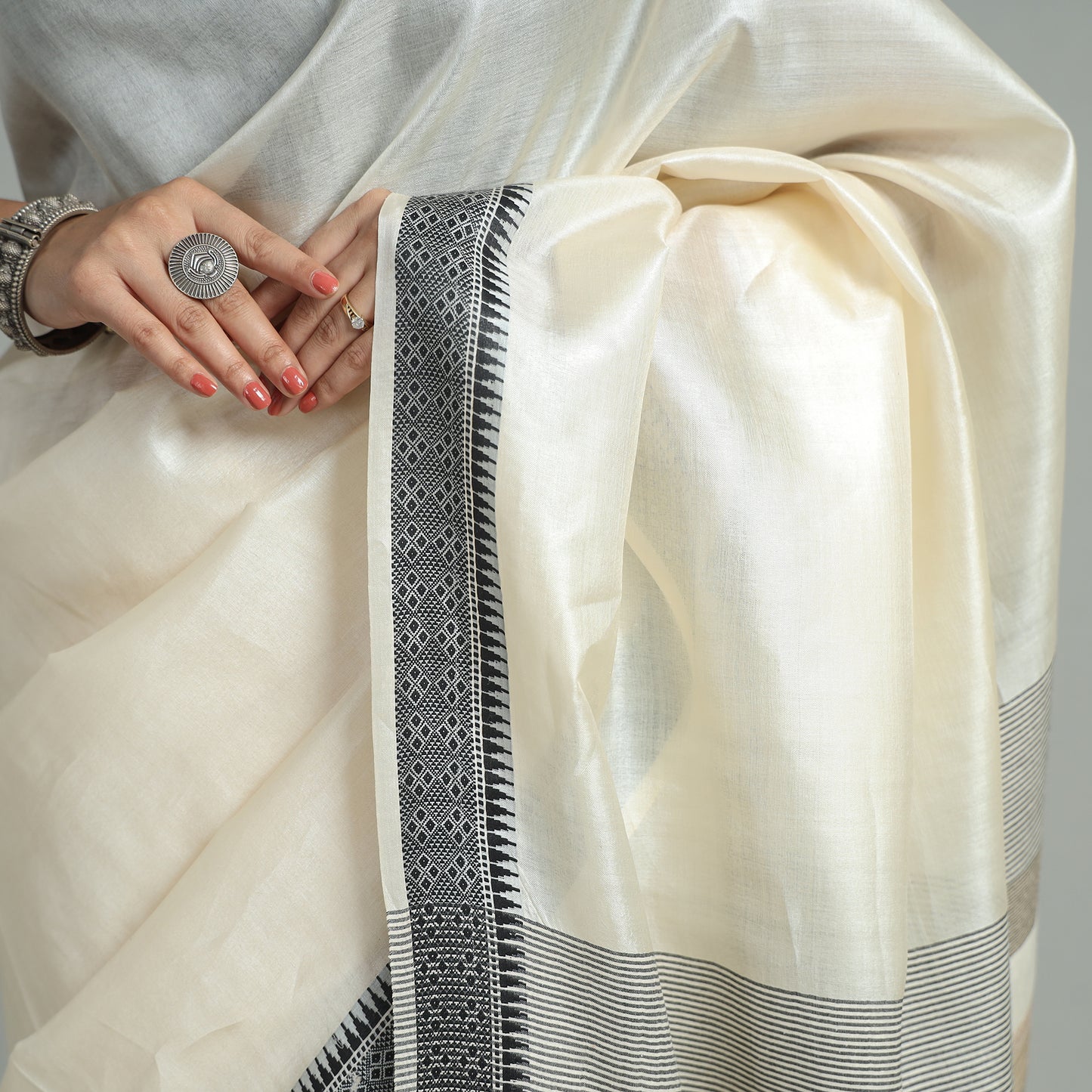 White - Traditional Vidarbha Tussar Silk Handloom Saree with Woven Border 37