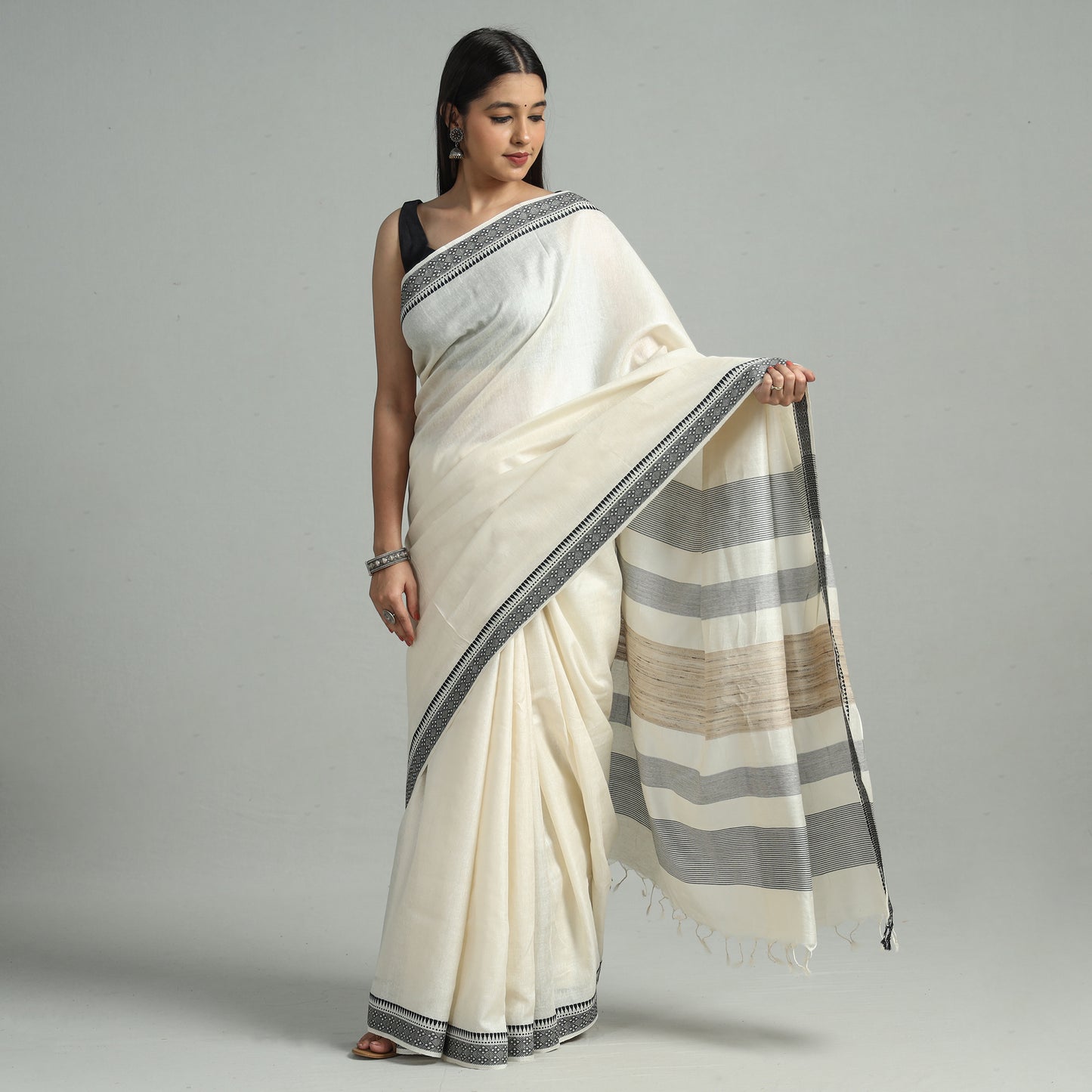 White - Traditional Vidarbha Tussar Silk Handloom Saree with Woven Border 39