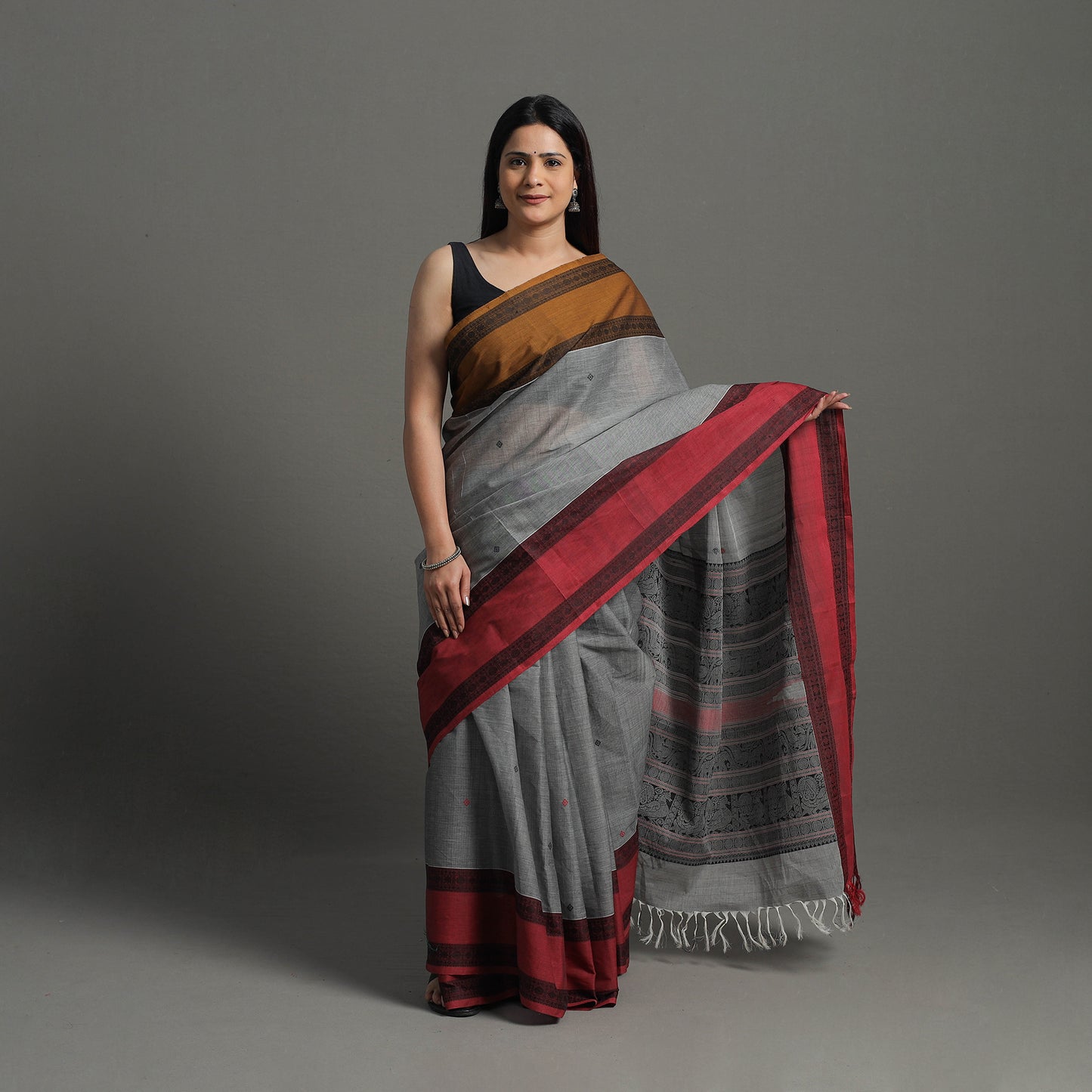 Grey - Handloom Cotton Thread Border Kanchipuram Saree 09