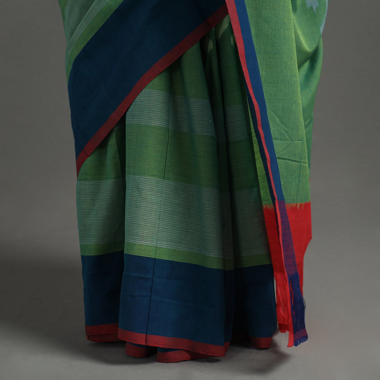 Green - Pochampally Ikat Weave Pure Handloom Cotton Saree 03