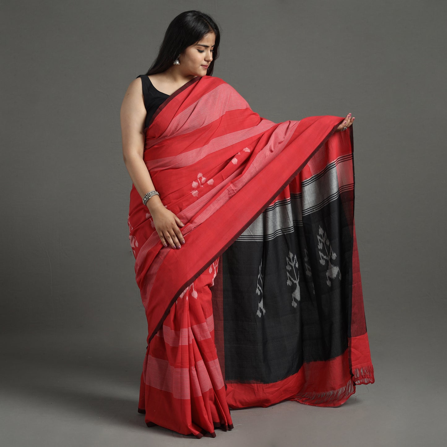 Red - Pochampally Ikat Weave Pure Handloom Cotton Saree 06