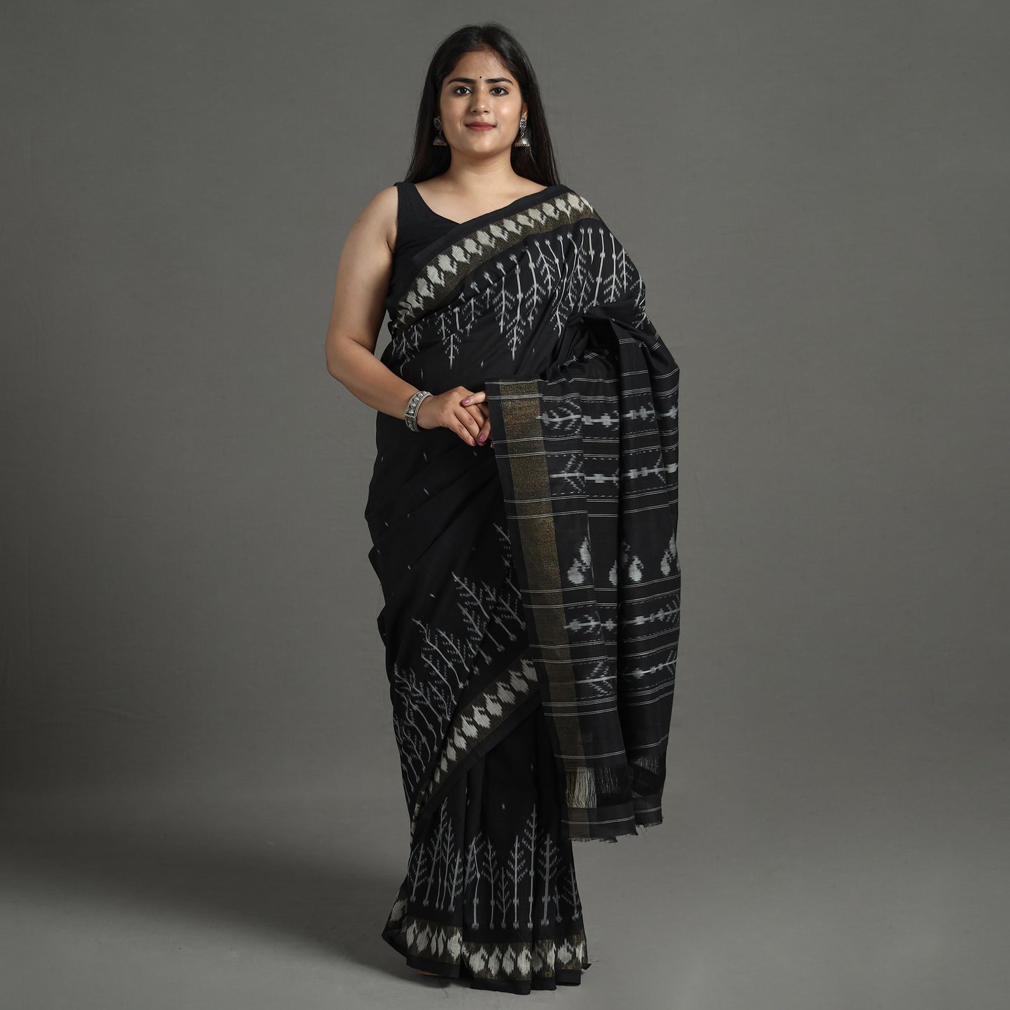 Black - Pochampally Ikat Weave Pure Handloom Cotton Saree 09