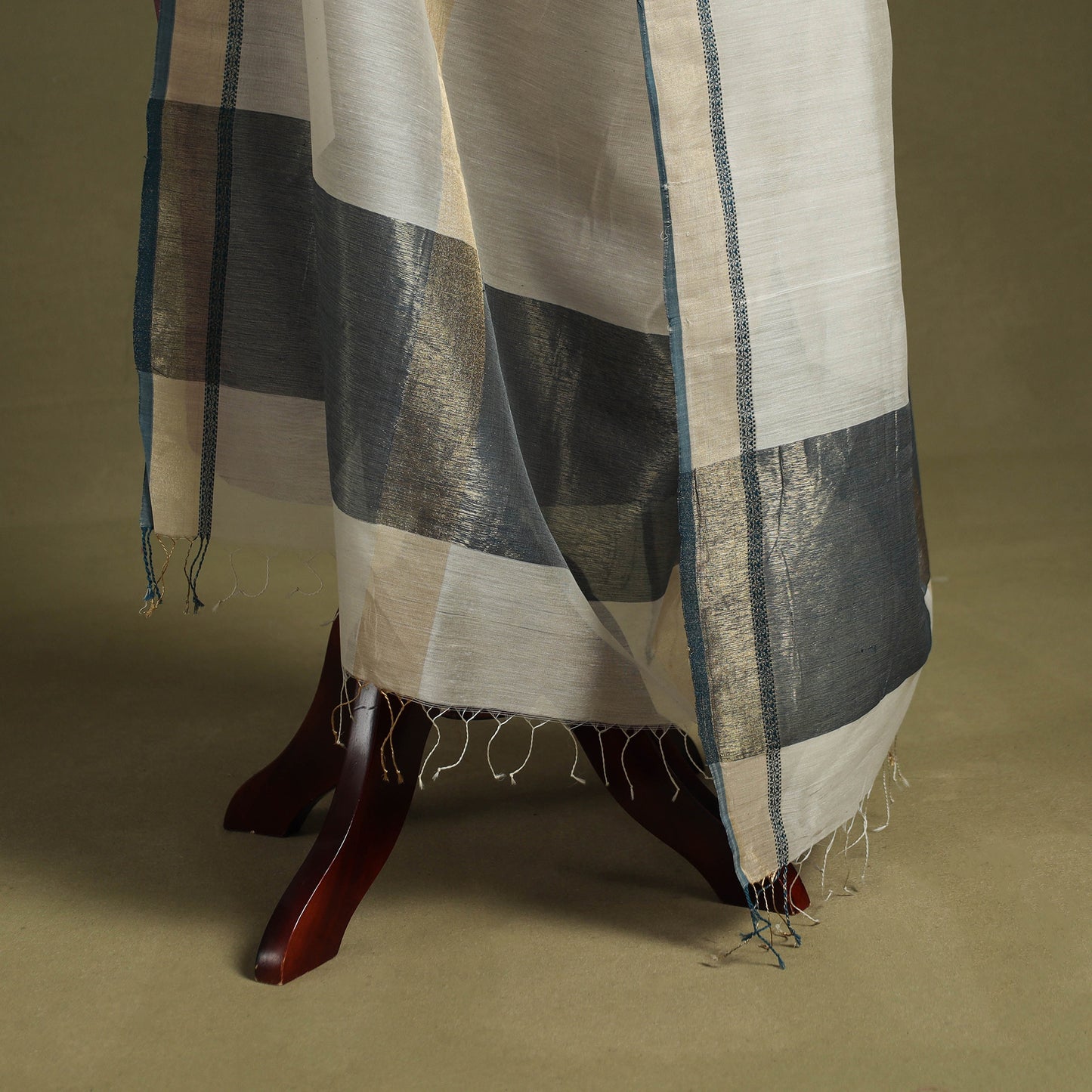 White - handloom silk cotton maheshwari dupatta 41