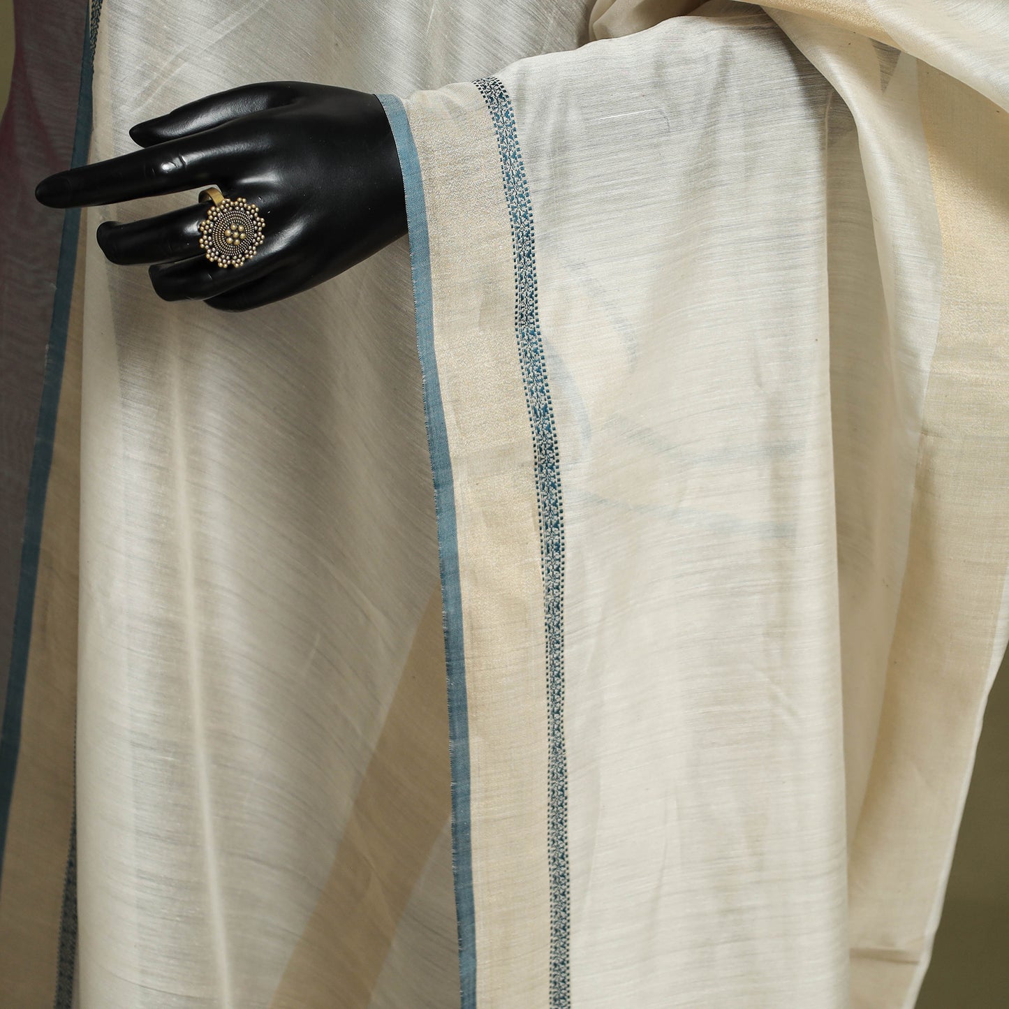 White - handloom silk cotton maheshwari dupatta 41