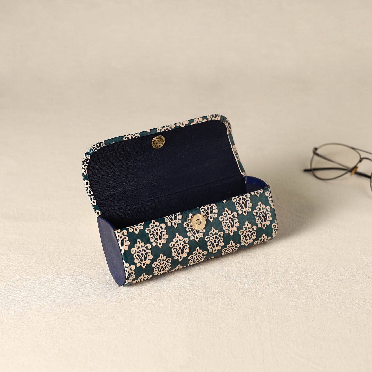 Handcrafted Embossed Leather Spectacle Case 05