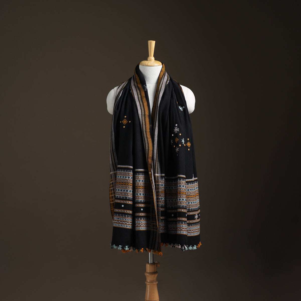 Kutch Handwoven Mirror Work Chomuk Buta Acrylic Wool Shawl 02