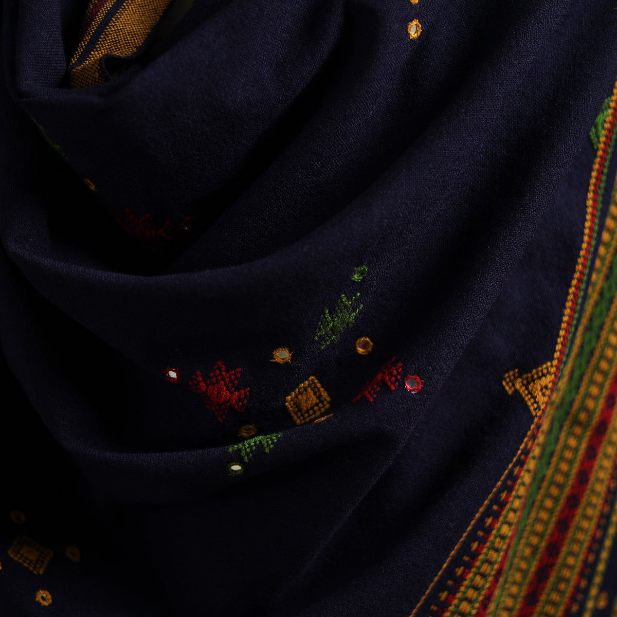 Kutch Handwoven Mirror Work Chomuk Buta Acrylic Wool Shawl 04