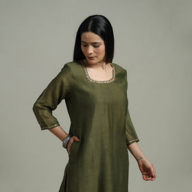 Green - Plain Handloom Mul Chanderi Silk Hand Embroidered Suit Set with Dupatta for women 08