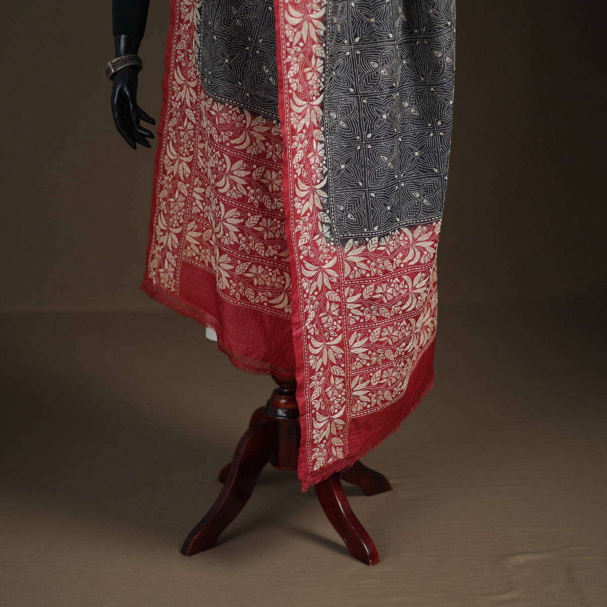 Tussar Silk Handloom Bolpur Kantha Hand Embroidered Dupatta 02