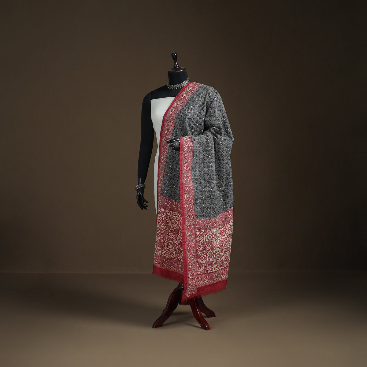 Tussar Silk Handloom Bolpur Kantha Hand Embroidered Dupatta 05