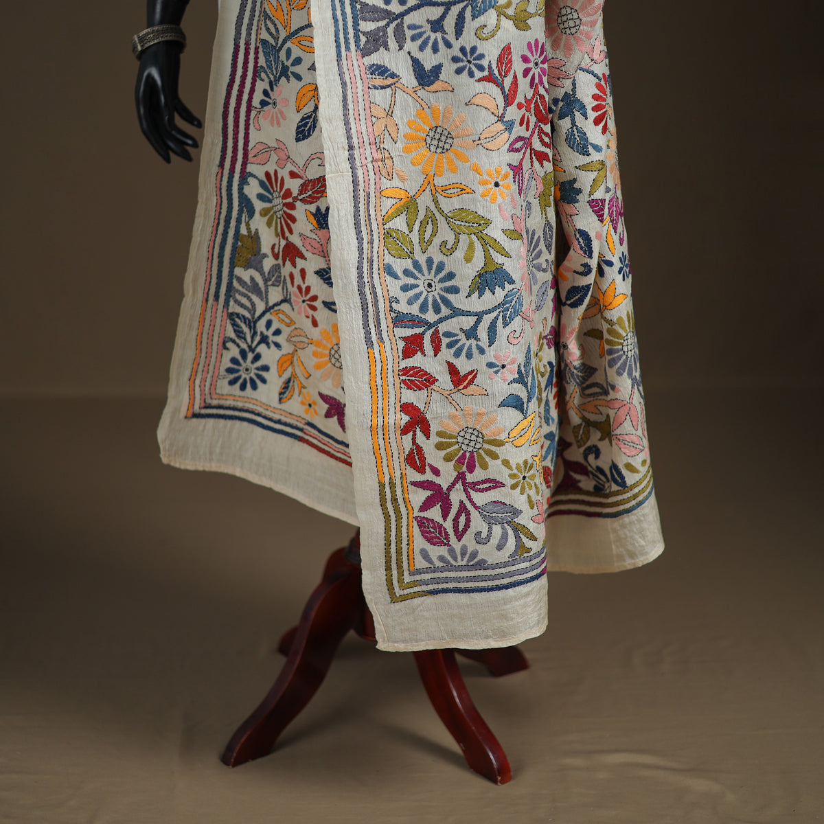 Tussar Silk Handloom Bolpur Kantha Hand Embroidered Dupatta 19