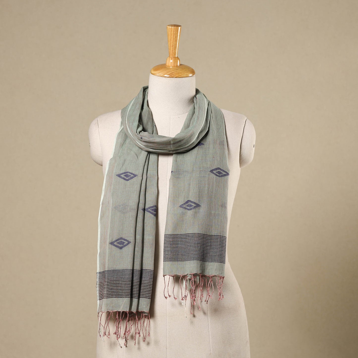 Grey - handloom cotton phulia jamdani stole with tassels 32
