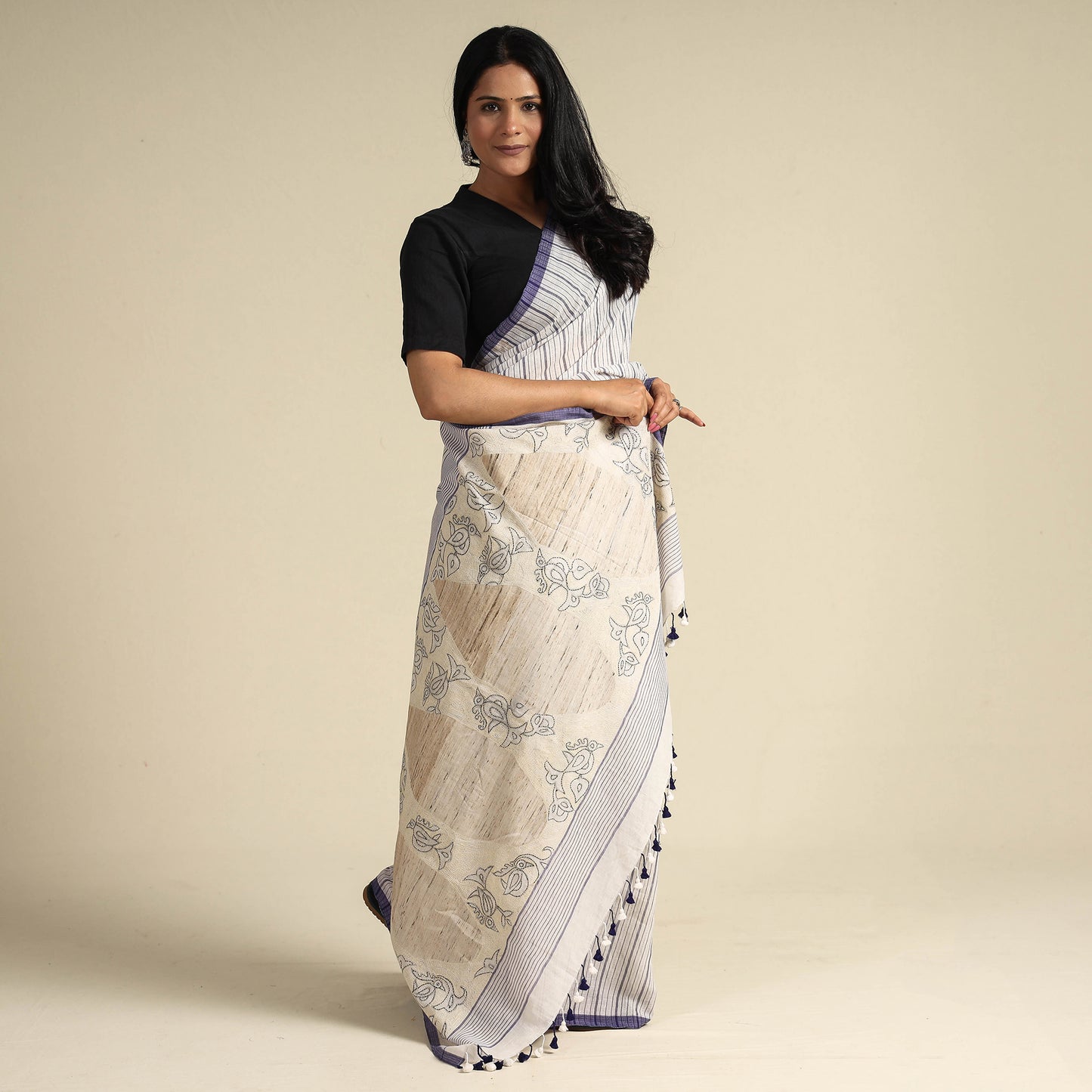 White - Bengal Kantha Hand Embroidery Handloom Cotton Saree with Tassels 21
