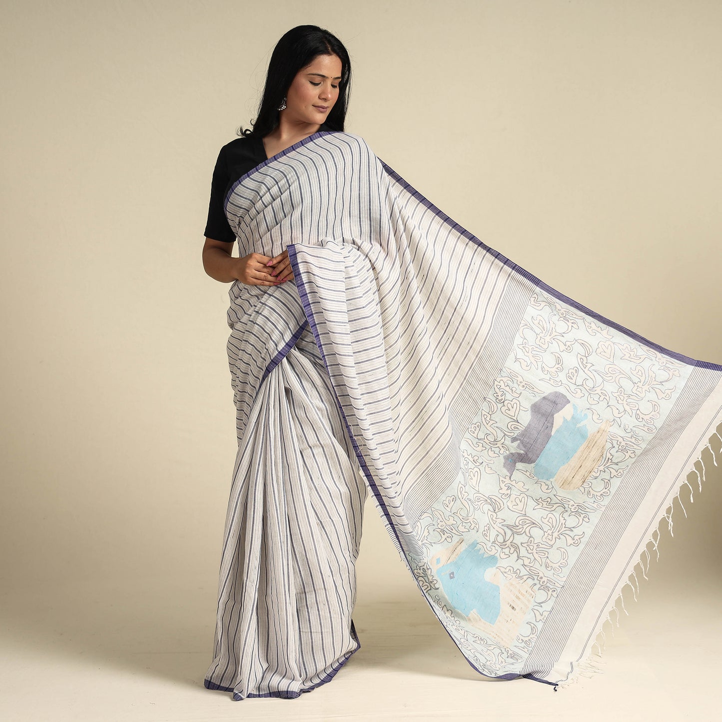 White - Bengal Kantha Hand Embroidery Handloom Cotton Saree with Tassels 22